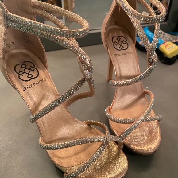 Daisy Fuentes Heels - Picture 4 of 16